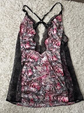 Victoria's Secret Pink butterfly-Print Lace Chemise. Medium